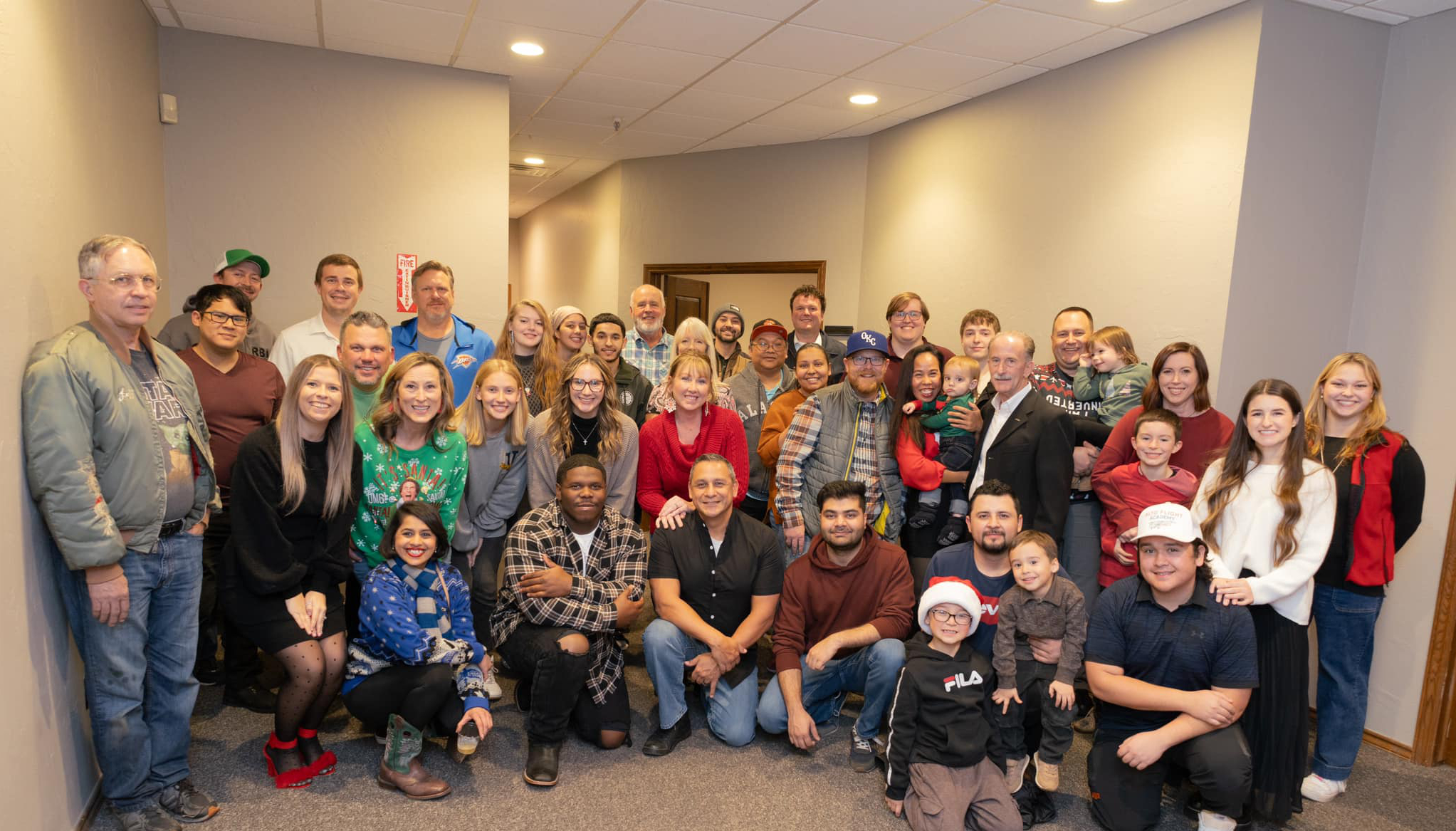 Alto Flight Academy students and instructors group photo at Sundance Airport